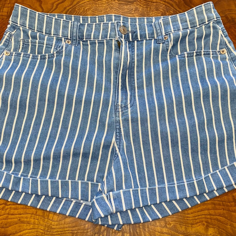 American Eagle Striped High Rise Mom Jean Shorts Size 10 stretch Women’s